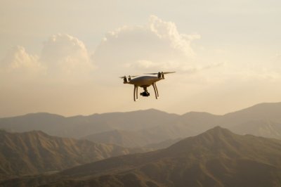 Deze drone laat je vliegen midden in je eigen beelden